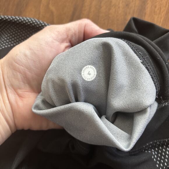 Size 4 Lululemon Mapped Out High Rise Tight 28" Black Florid Flash - Picture 7 of 8